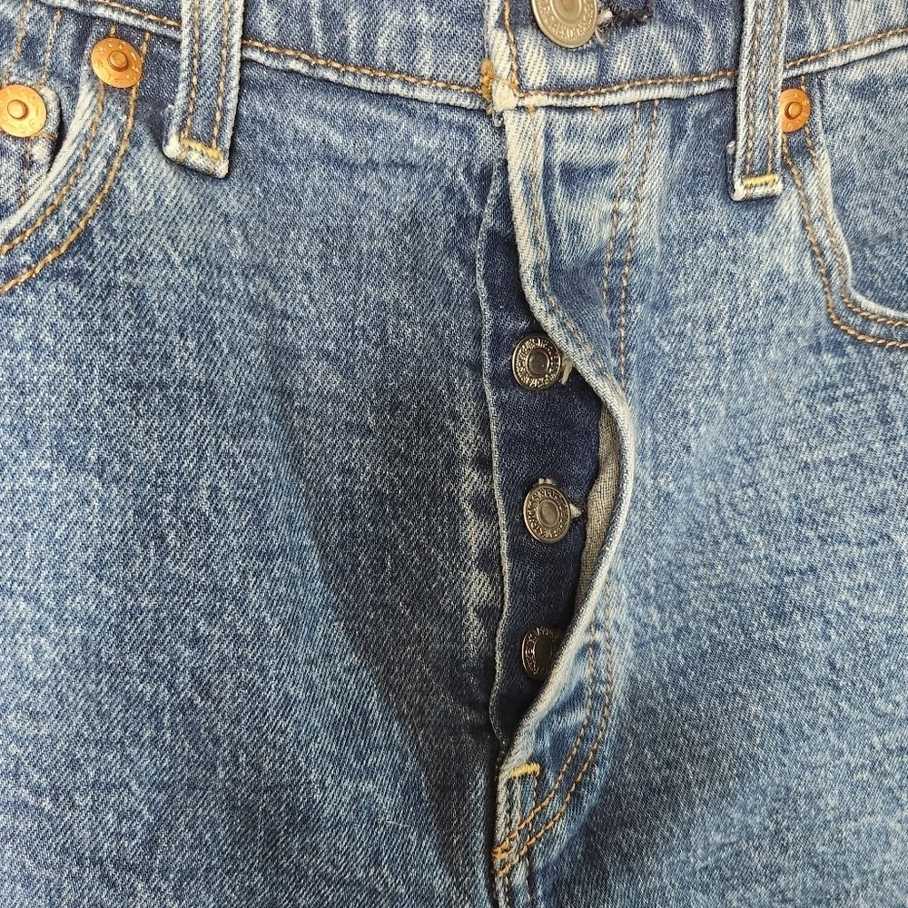 Levis Premium Womens |28| Ribcage Button Fly Cut-Off Shorts